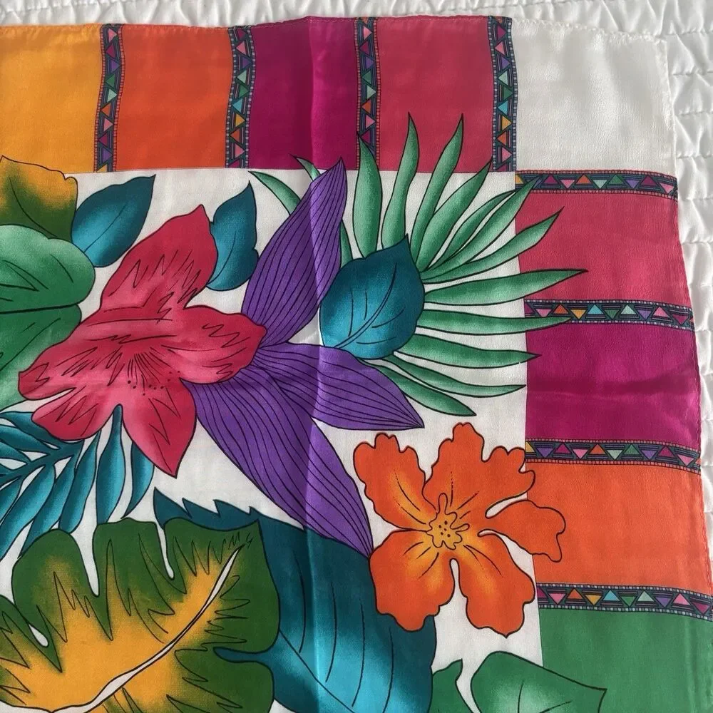 VINTAGE SPECIALTY HOUSE Floral 100% Silk Scarf